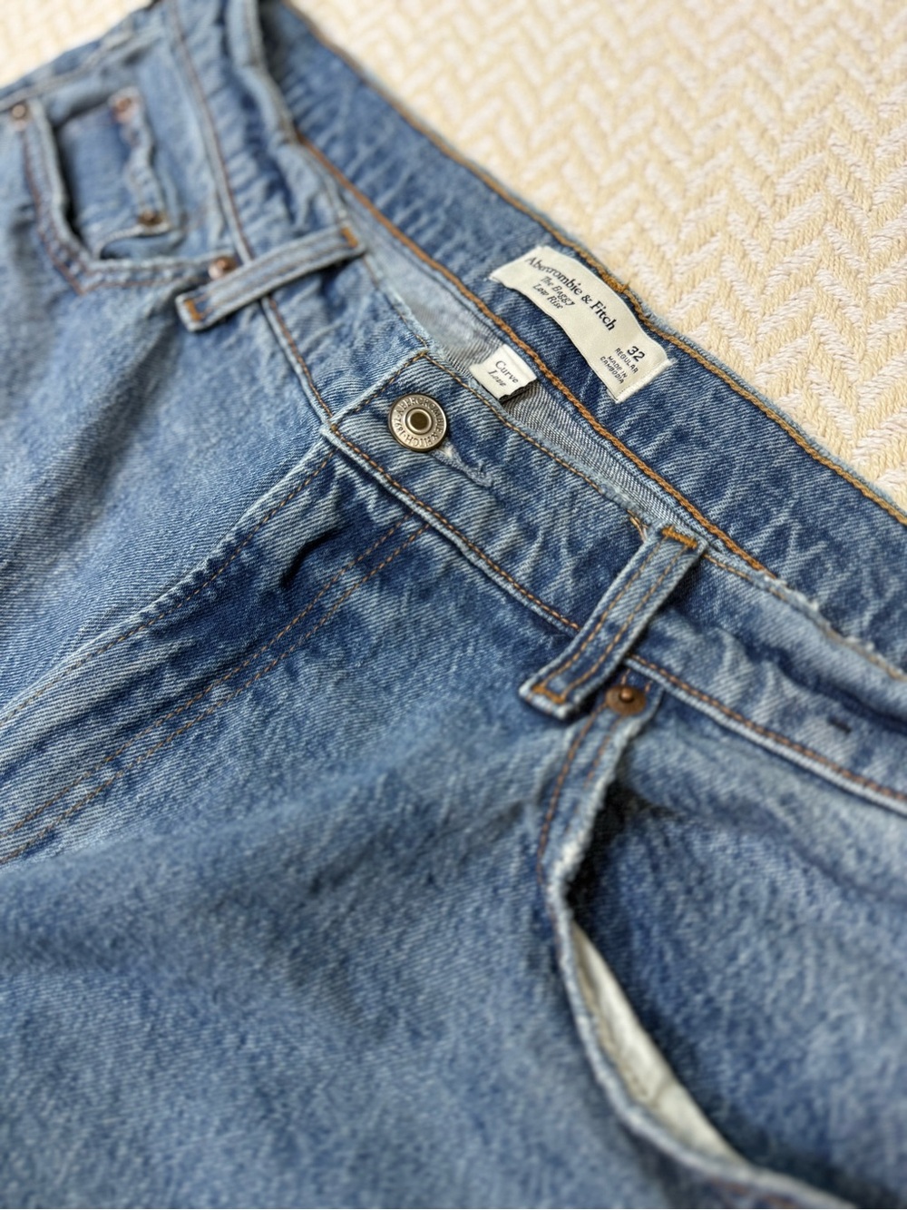 Abercrombie & Fitch Curve Love Baggy Low Rise Jeans Size 32 Regular